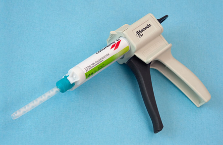 Vorrichtung zum punktgenauen Aufbringen des Abdruckmaterials