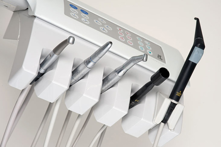 v. l. n. r.: Turbine, Winkelstück, Handstück, Zahnsteinentferner, Multifunktionsspritze