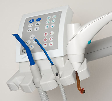 v. l. n. r.: großer Sauger, Speichelsauger, Polymerisationslampe